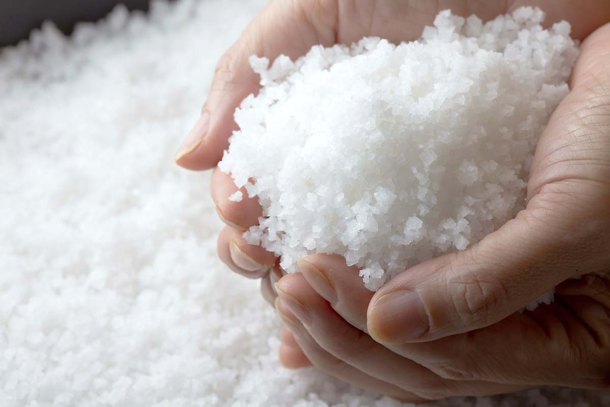 Reinigungs- und Haushaltsexperten raten Hausbesitzern, im Herbst Gefäße mit Salz auf die Fenster zu stellen: Hier ist der Grund dafür