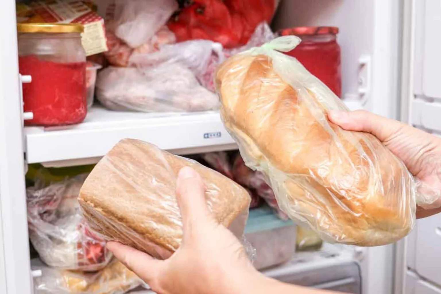 Keine Plastikfolie, keine Tüten: Eine clevere Methode, Brot so zu verpacken, dass es mehrere Tage lang frisch und weich bleibt