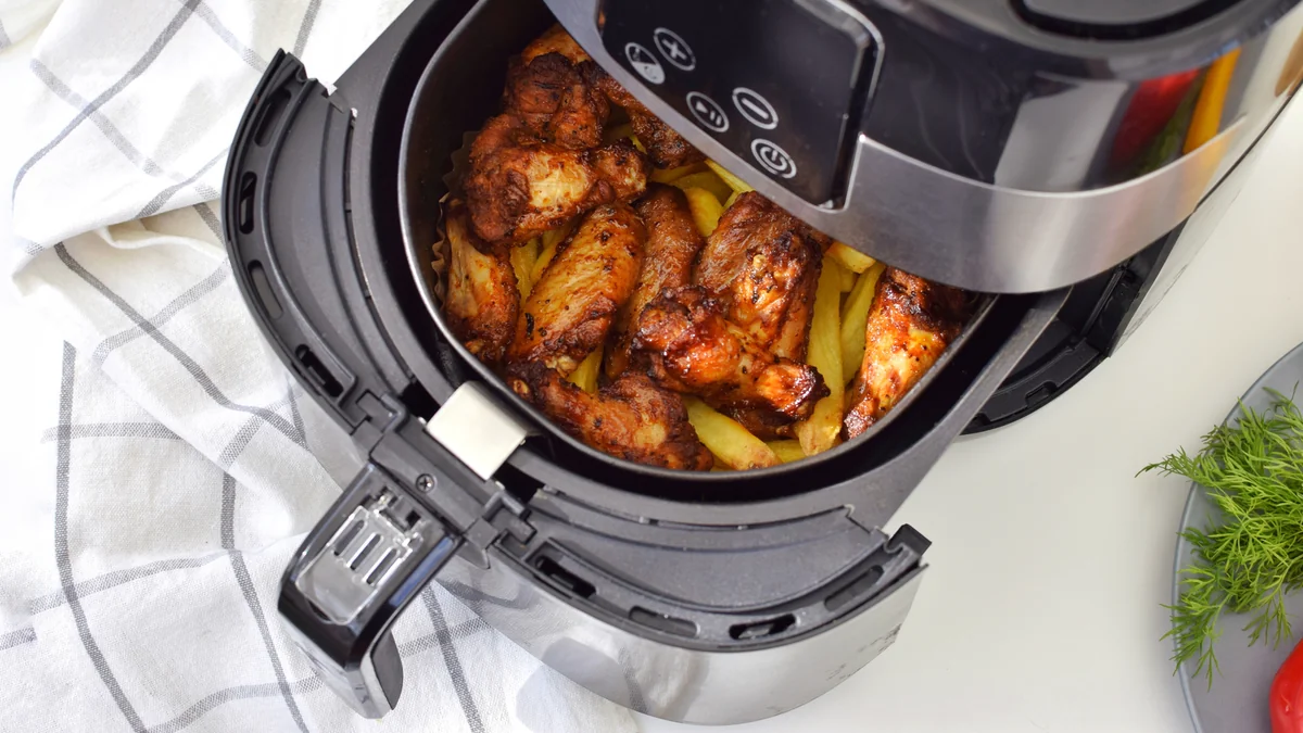 , Backofen und Fritteuse in einem Gerät. Diese Fritteuse erledigt alles für Sie